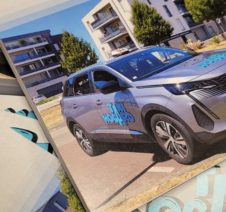 Montage graphique et impression de blocs-notes pour un taxi : une communication locale efficace